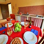 In Marche With Pool And Privacy بيت للعطل *