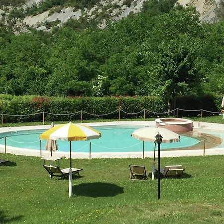 In Marche With Pool And Privacy بيت للعطل *
